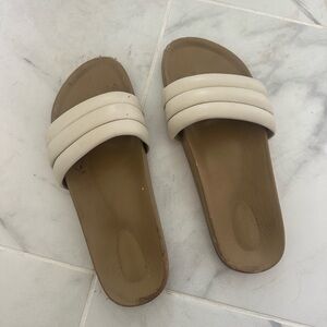 Cream Beatrice Valenzuela Slide sandalia